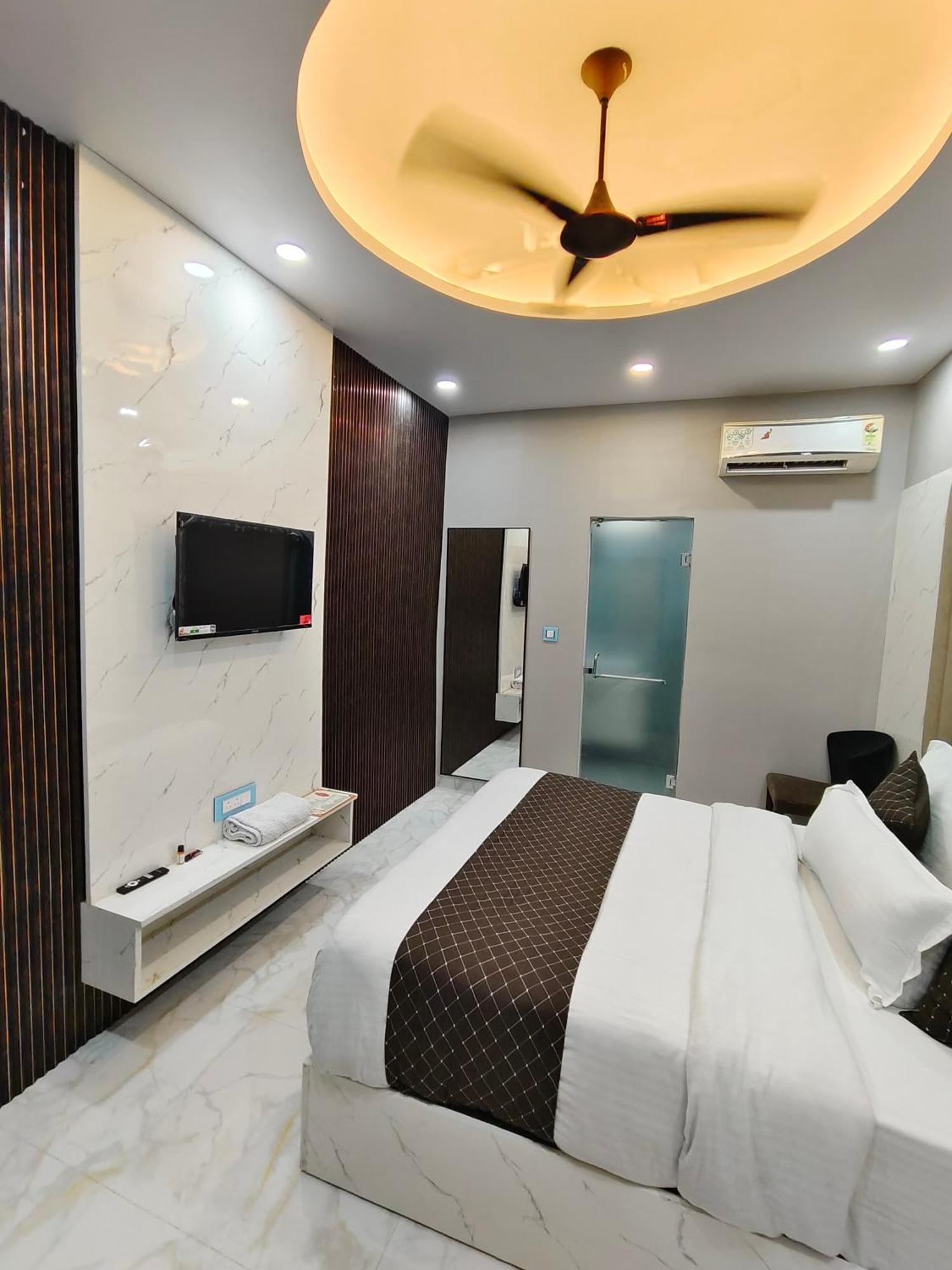Hotel New Imperial Газиабад Экстерьер фото