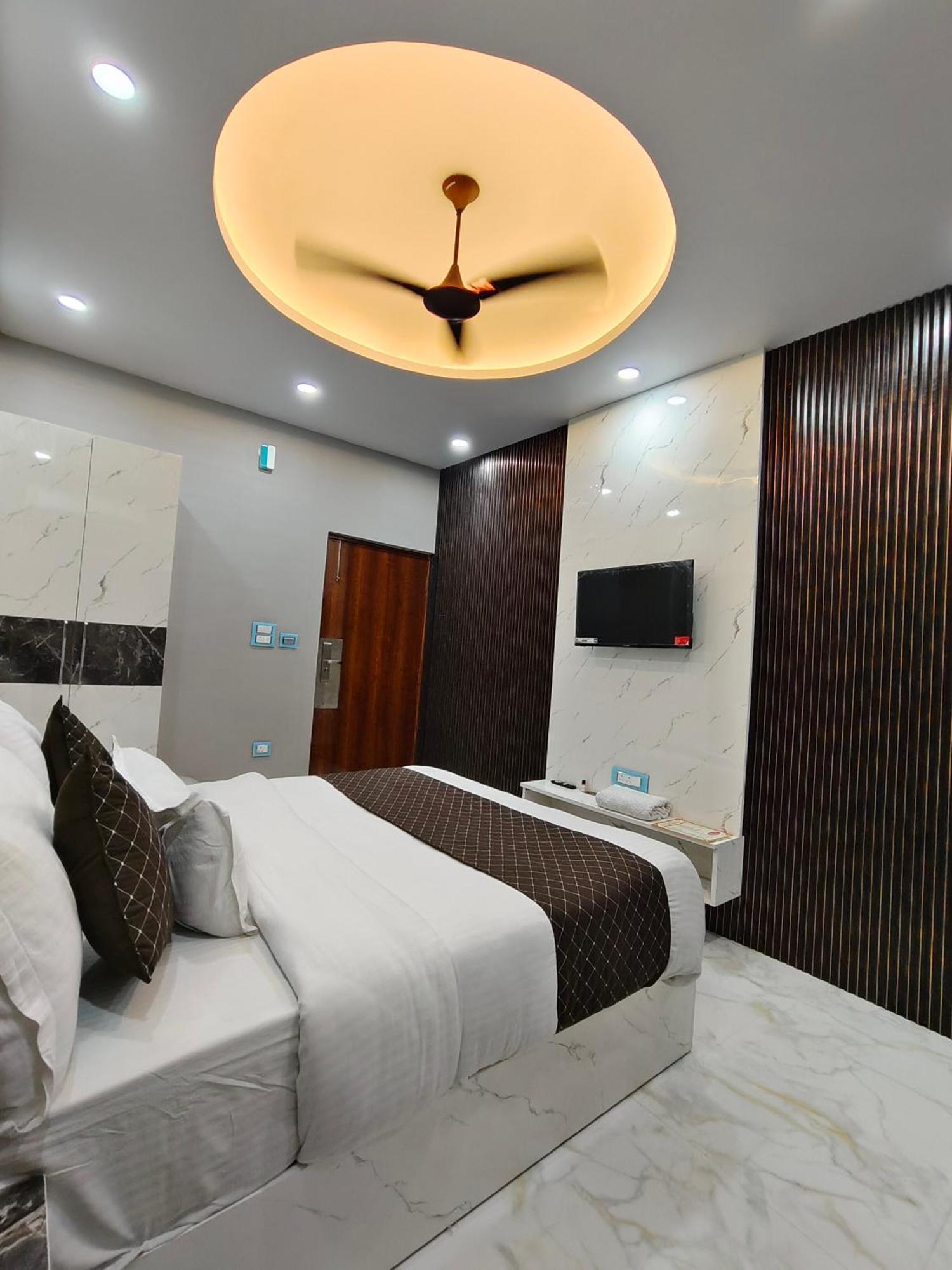 Hotel New Imperial Газиабад Экстерьер фото