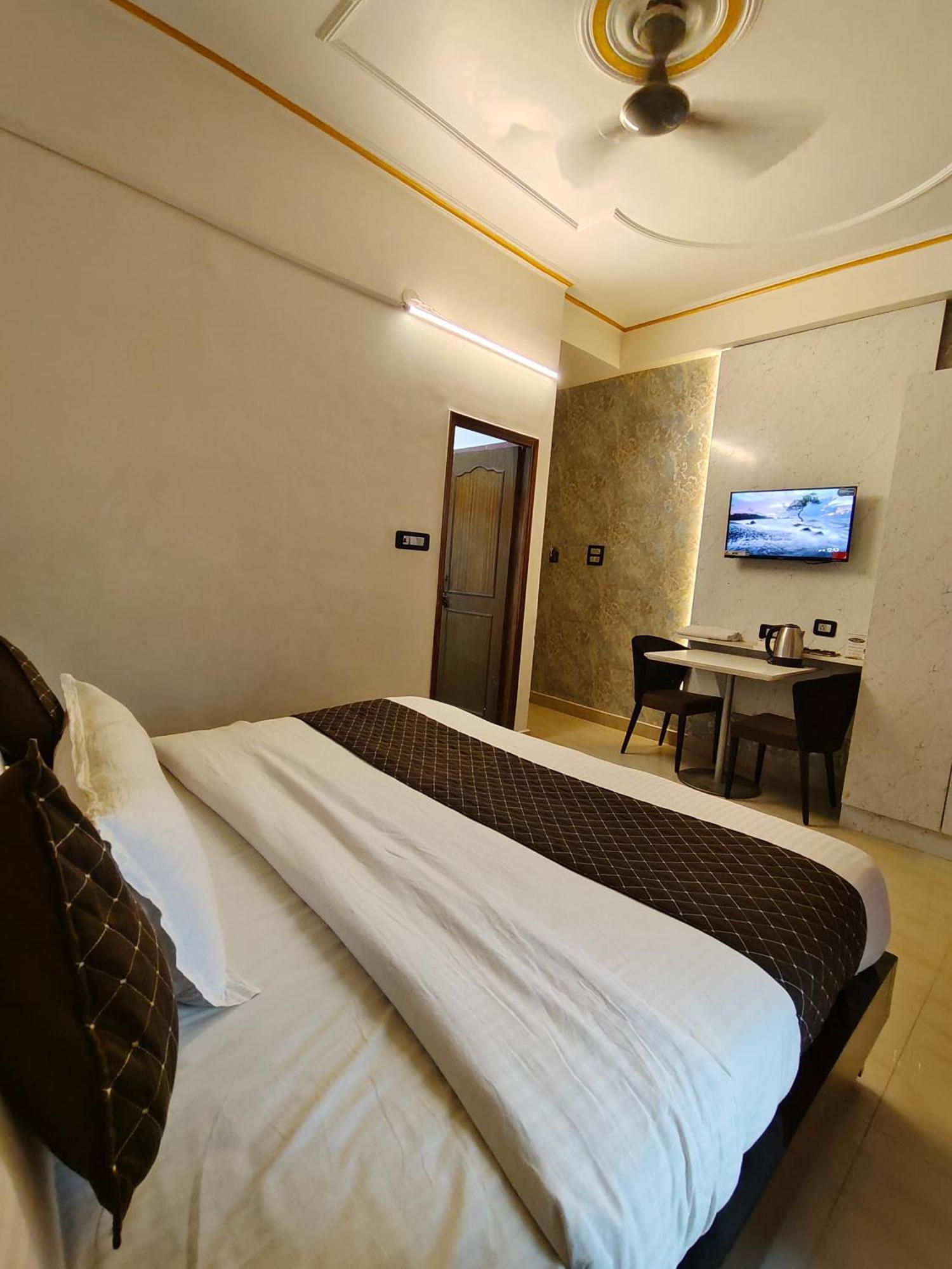 Hotel New Imperial Газиабад Экстерьер фото
