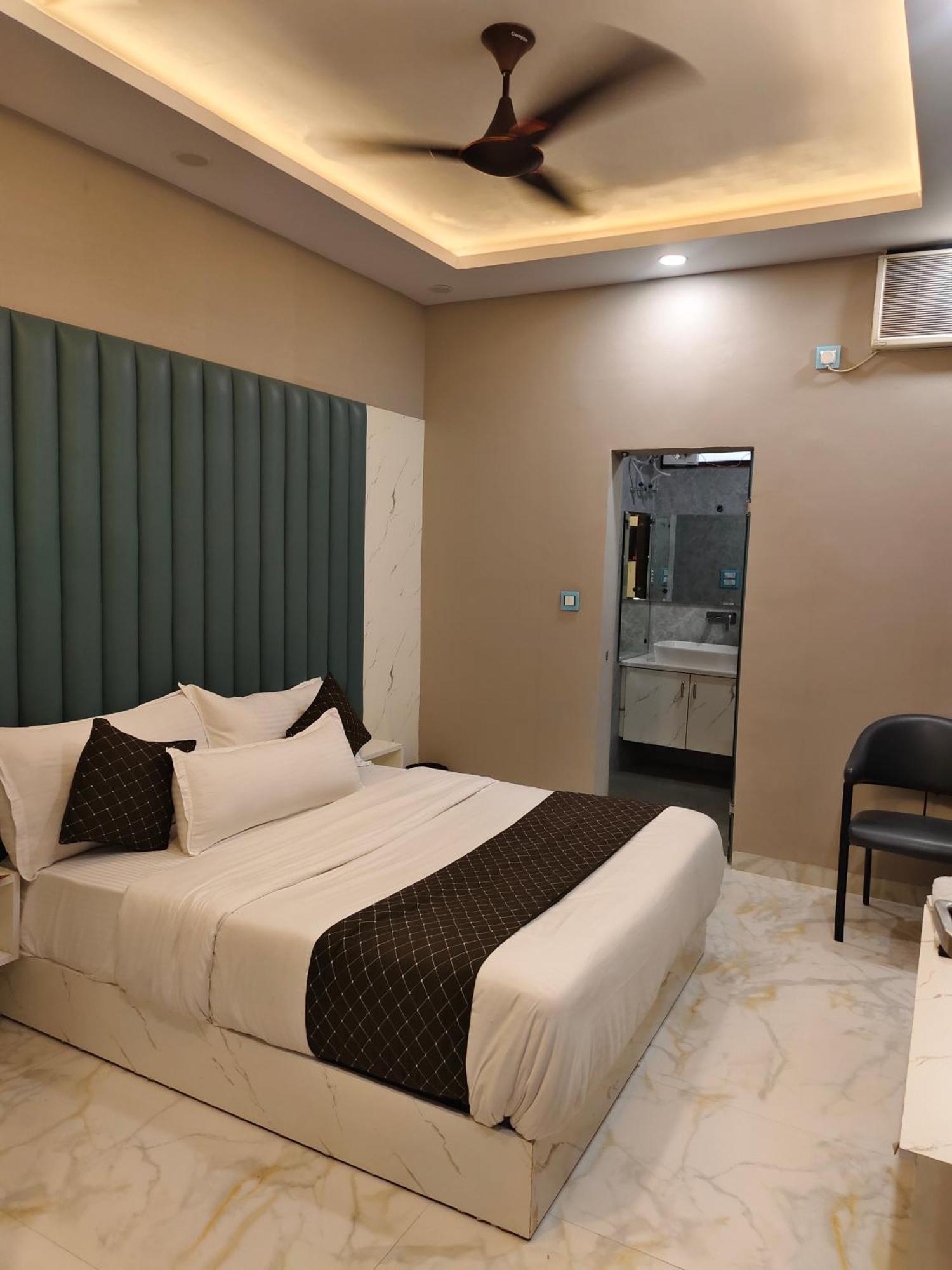 Hotel New Imperial Газиабад Экстерьер фото