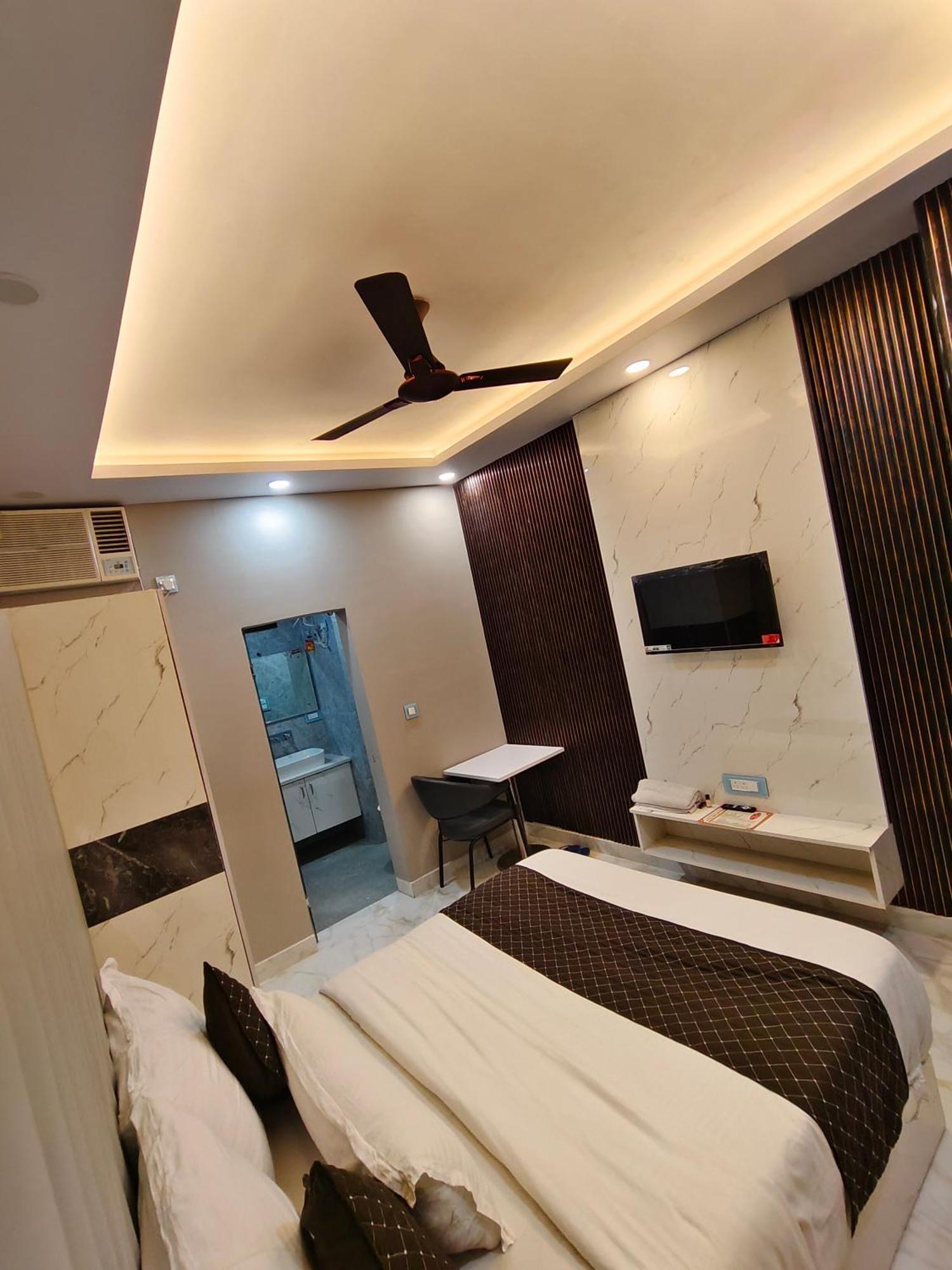 Hotel New Imperial Газиабад Экстерьер фото